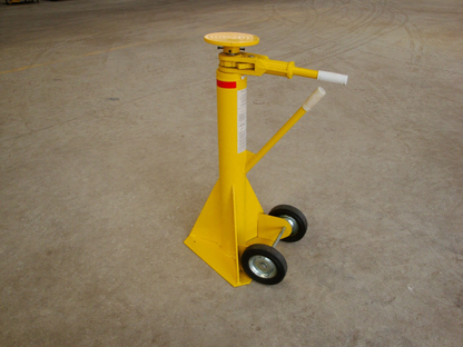 Trailer Stabilizing Jacks