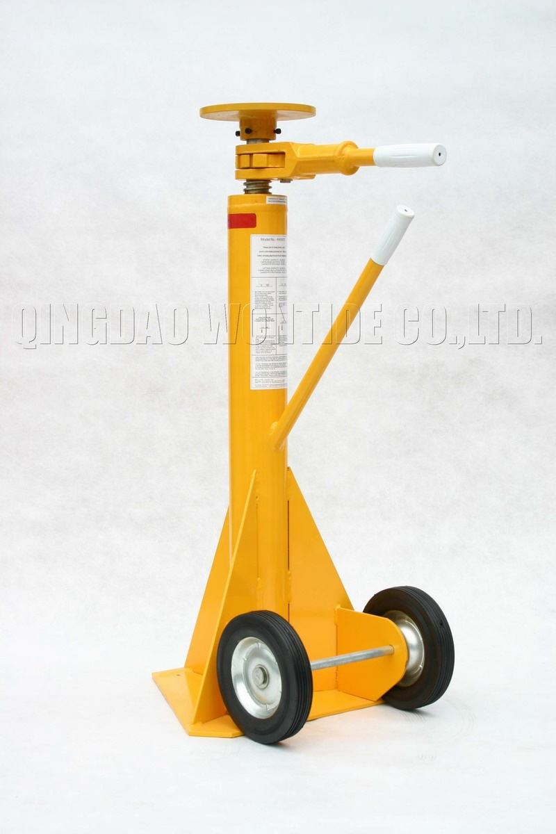 Trailer Stabilizing Jacks